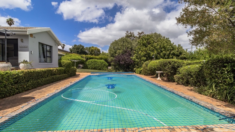 To Let 4 Bedroom Property for Rent in Kenridge Heights Western Cape
